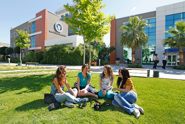 Mengenal Lebih Dekat List Universitas Terbaik di Izmir 2024